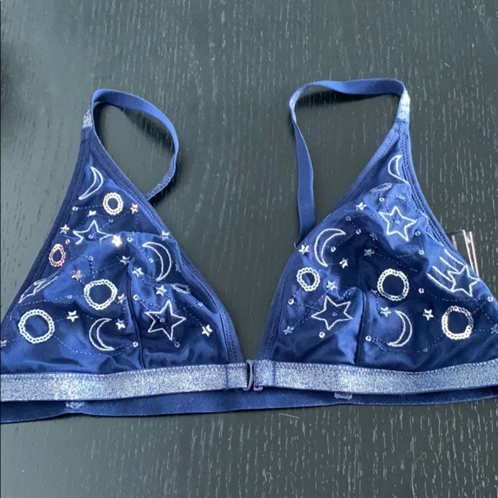 Navy front clip bra